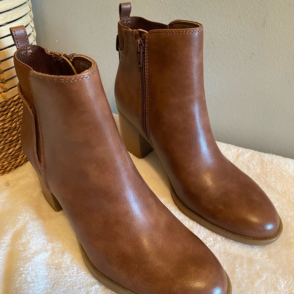 BareTraps Brown Ankle Boots - Picture 7 of 10